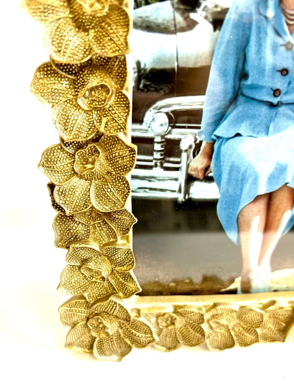 Nanette Lepore Vintage Style Picture Frame Gold Resin Orchid Design F571009
